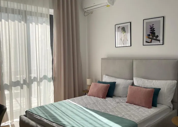 Sunny City Center Apartment