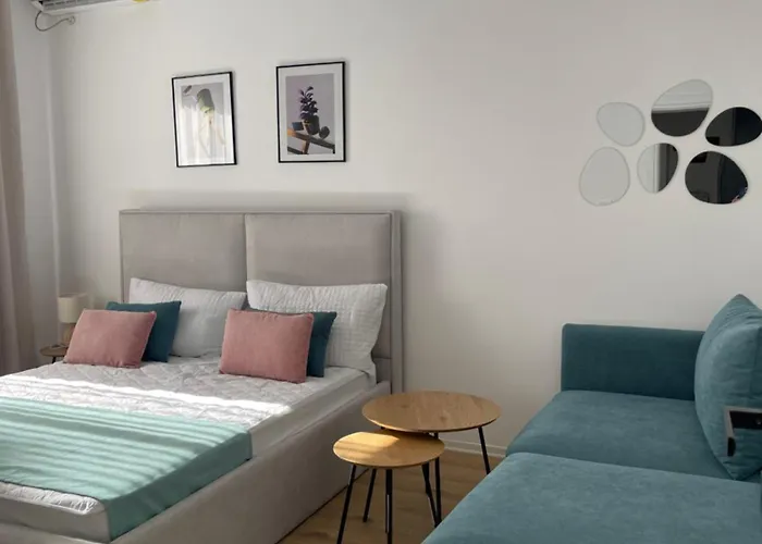Sunny City Center Apartment